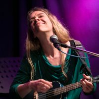 CHRISTINE BRETZ & NELE UKULELE Bild 5